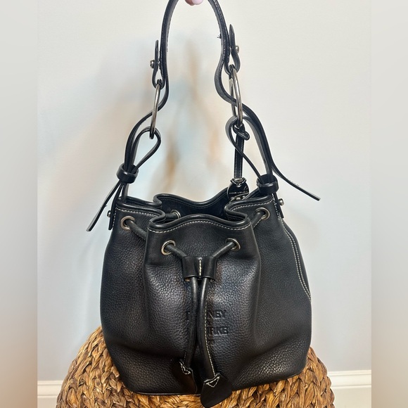 Vintage Dooney Bourke black full grain leather bucket shoulder